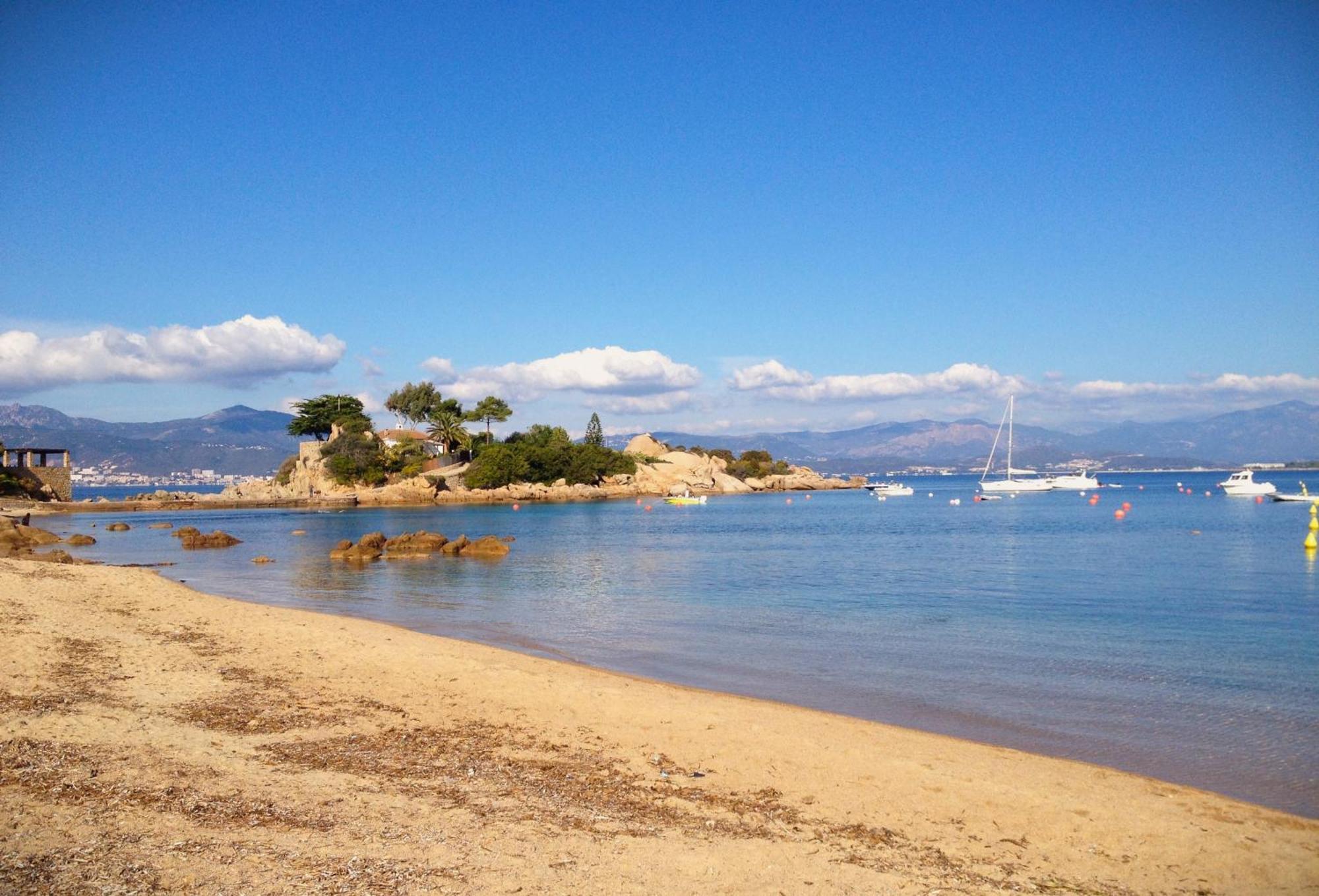 Grand T2 Standing Ajaccio Proche Centre Et Plages Vue Panoramique Parking Prive Apartment