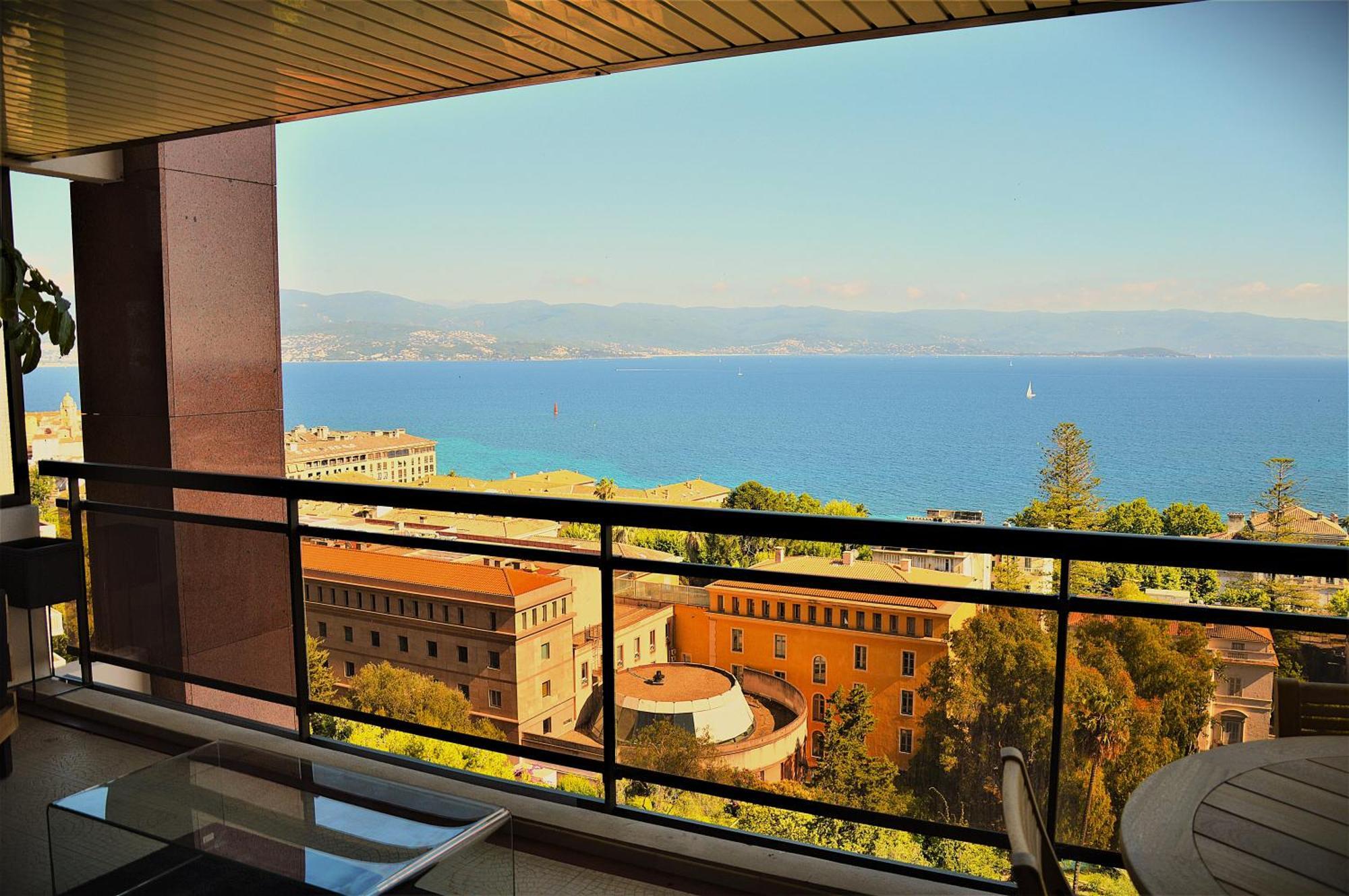 Apartment Grand T2 Standing Ajaccio Proche Centre Et Plages Vue Panoramique Parking Prive